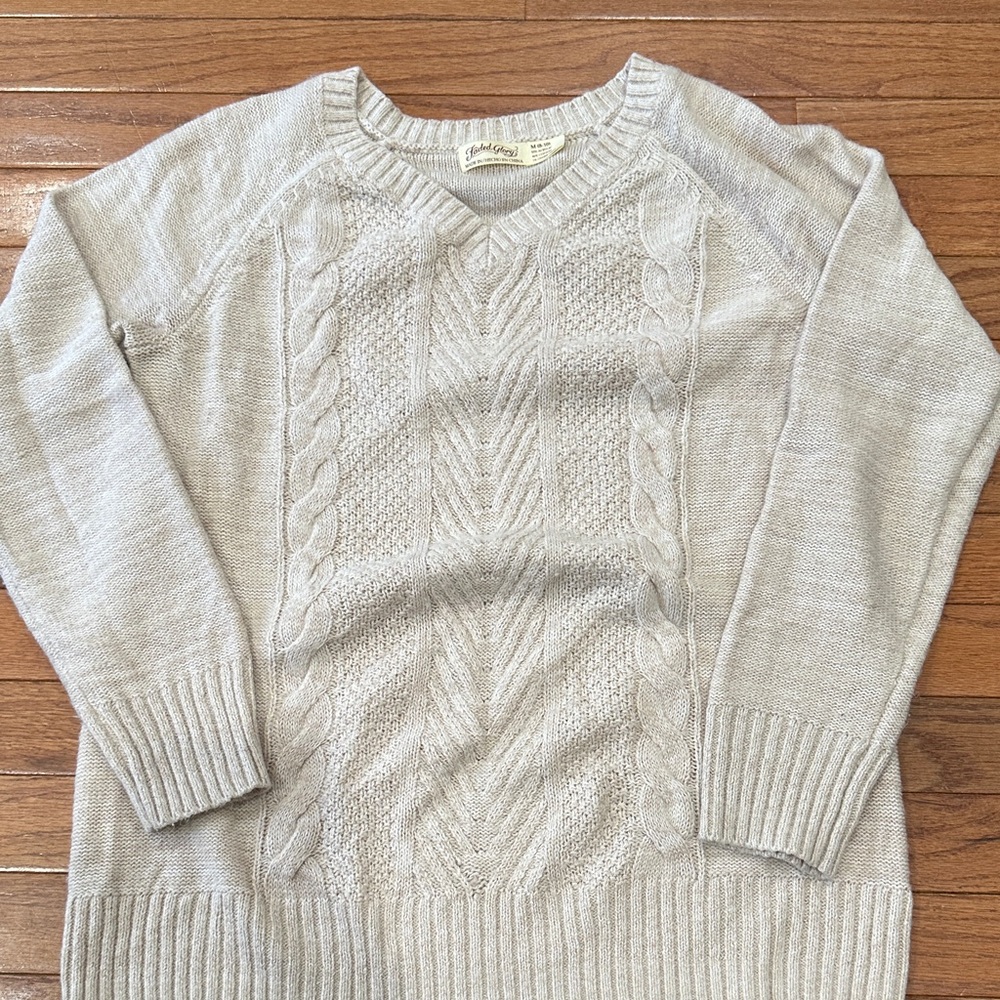 Faded Glory Cream V-Neck Sweater